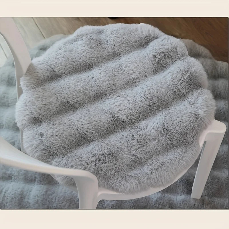 Plush and Soft Faux Rabbit round Rug Made from Upgraded Materials and Machine Washable Features a Modern Minimalist Design