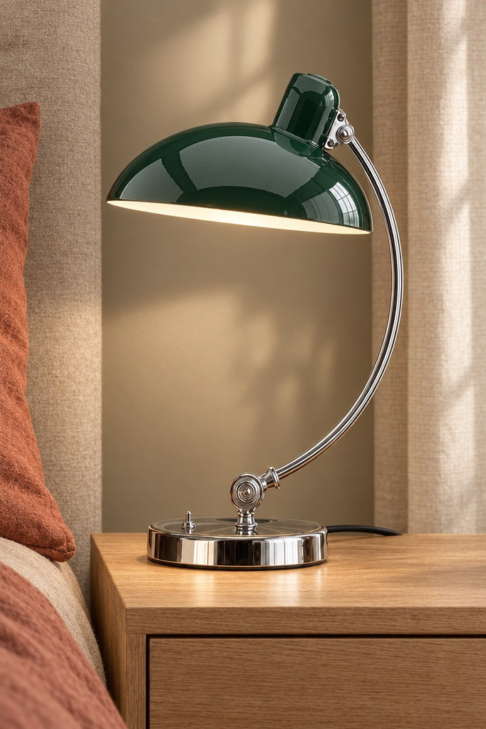 Justerbar bordslampa i färg – Bordsro – grön / tre ljustoner / EU-kontakt – produktfokuserad miljöbild, stående 2:3