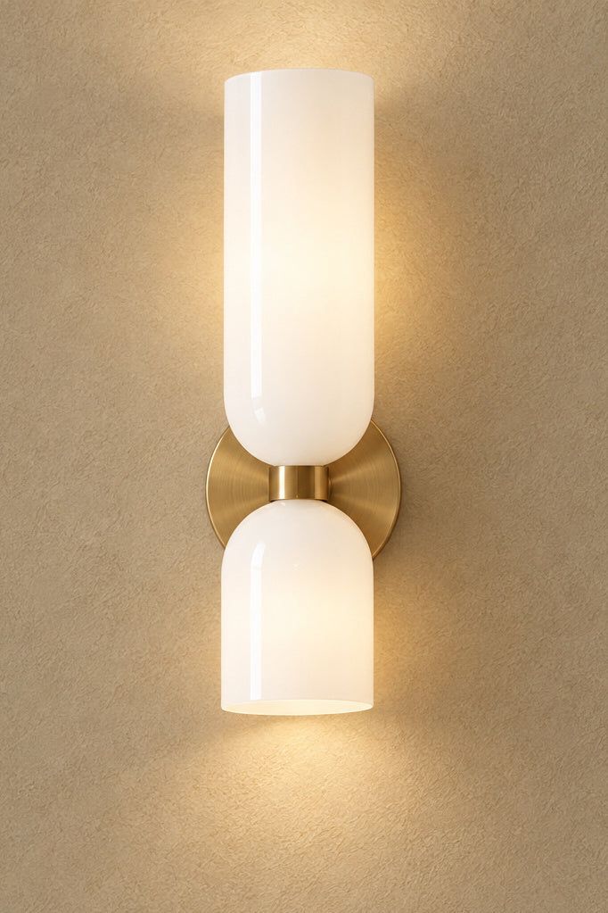 Vägglampa med färgat glas – Smoke – vit / 220V – produktfokuserad miljöbild, stående 2:3