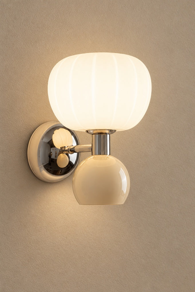 Vägglampa med rundad skärm – Pumpia – Wdd360-beige / kallvitt(5500-7000 K) – produktfokuserad miljöbild, stående 2:3