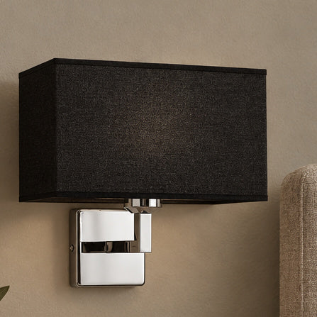 Vägglampa med lässpot och tygskärm – Läsvi – modell A-svart – produktfokuserad miljöbild