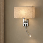 Vägglampa med lässpot och tygskärm – Läsvi – modell B-beige – produktfokuserad miljöbild