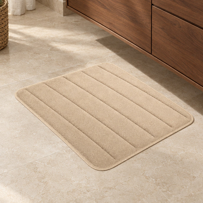 Ribbad badrumsmatta – Rilla – khaki färg / 40 × 60 cm – produktfokuserad miljöbild
