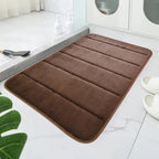 Ribbad badrumsmatta – Rilla – kaffebrun / 50 × 80 cm – produktfokuserad miljöbild