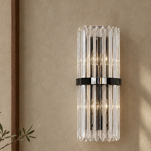Vägglampa med kristallkaraktär – Kriela – svart liten – produktfokuserad miljöbild