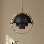 Pendellampa med formbar metallskärm – Forma – svart / Ø 38 cm / varmvitt – produktfokuserad miljöbild