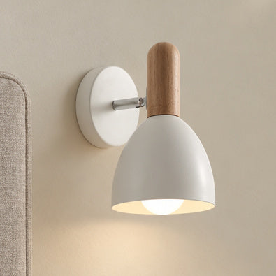 Vägglampa för läshörnan – Läsa – vit / varmt ljus – produktfokuserad miljöbild