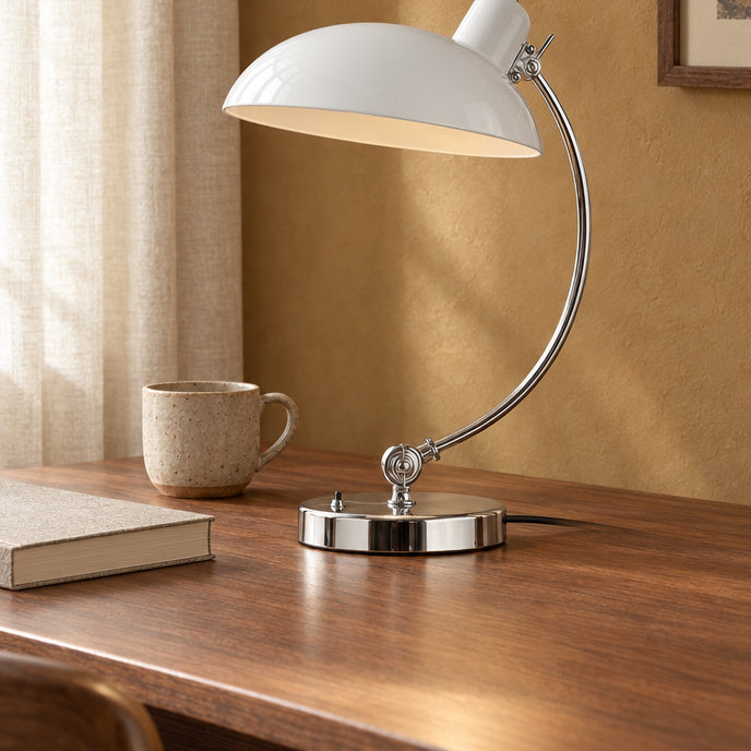 Justerbar bordslampa i färg – Bordsro – vit / tre ljustoner / EU-kontakt – produktfokuserad miljöbild