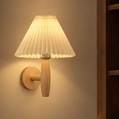 Vägglampa med parasollform – Umbra – gul – produktfokuserad miljöbild