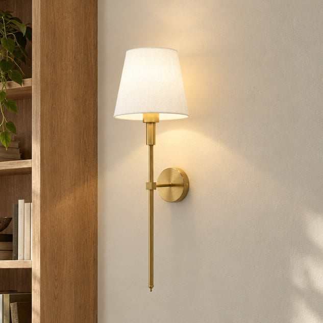 Vägglampa med tygskärm och E27 – Linvi – B-2 / varmt ljus / 5 W – produktfokuserad miljöbild