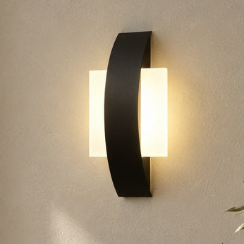 LED-vägglampa i rund eller fyrkantig form – Akra – svart fyrkantig / varmvitt (2700-3500 K) / 5 W – produktfokuserad miljöbild