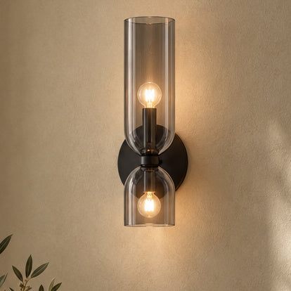 Vägglampa med färgat glas – Smoke – rök grå / 220V – produktfokuserad miljöbild