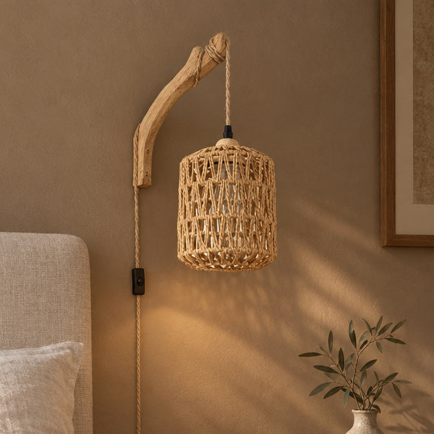Vägglampa med vävd skärm – Fläta – trä - utan ljusdel -A / EU-kontakt – produktfokuserad miljöbild