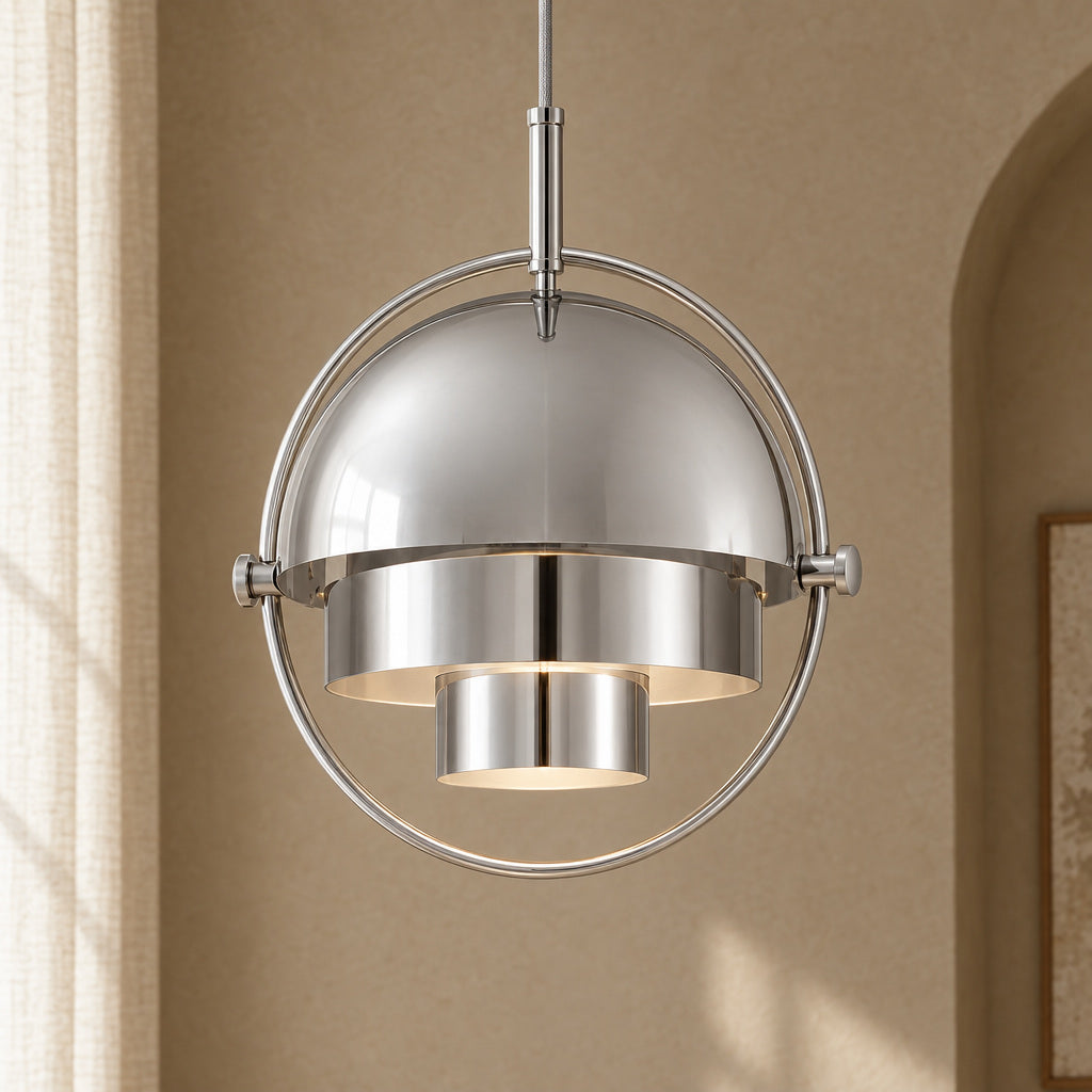Pendellampa med formbar metallskärm – Forma – silverfärgad / Ø 28 cm / varmvitt – produktfokuserad miljöbild