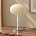 Bordslampa i glas med USB – Cremia – Usb / creme C – produktfokuserad miljöbild