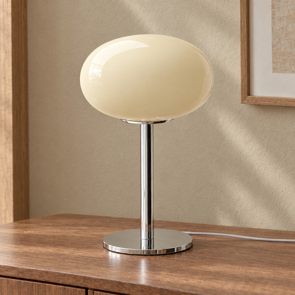Bordslampa i glas med USB – Cremia – Usb / creme C – produktfokuserad miljöbild