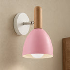 Vägglampa för läshörnan – Läsa – rosa / varmt ljus – produktfokuserad miljöbild