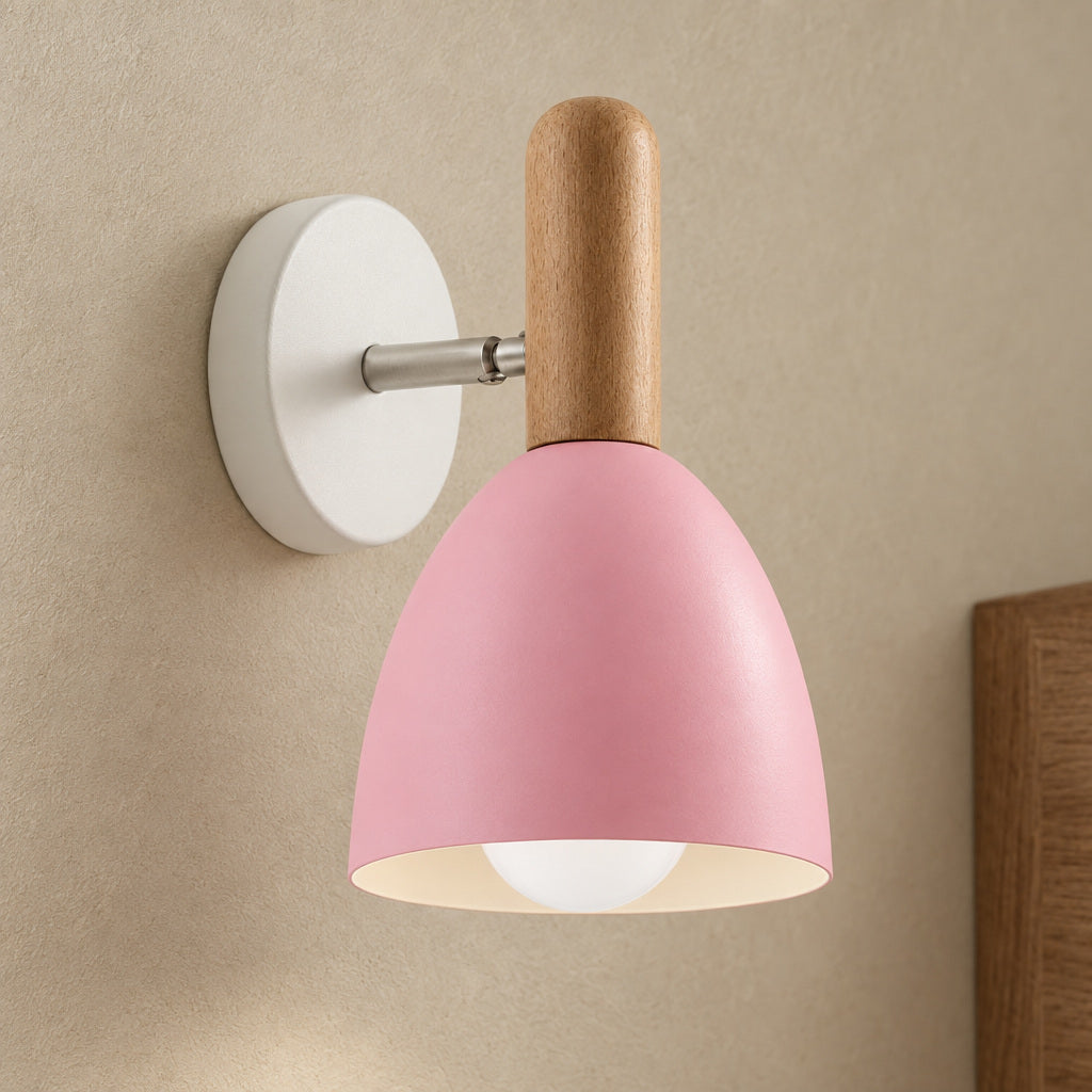 Vägglampa för läshörnan – Läsa – rosa / varmt ljus – produktfokuserad miljöbild