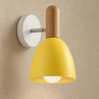 Vägglampa för läshörnan – Läsa – gul / varmt ljus – produktfokuserad miljöbild