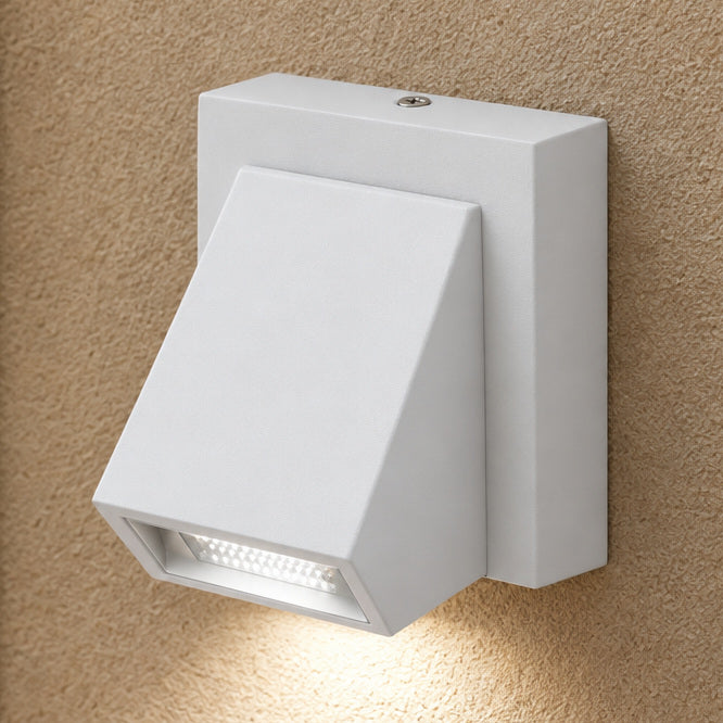 LED-vägglampa i aluminium – Lento – vit lamphus / kallvitt 6000 K / 5 W – produktfokuserad miljöbild