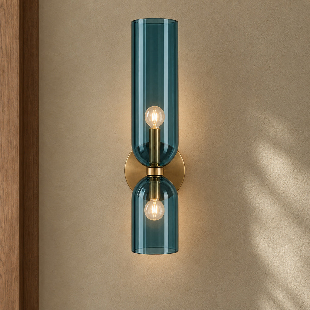 Vägglampa med färgat glas – Smoke – blå / 220V – produktfokuserad miljöbild