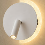 Vägglampa för läsning och stämning – Läsra – B-vit – produktfokuserad miljöbild