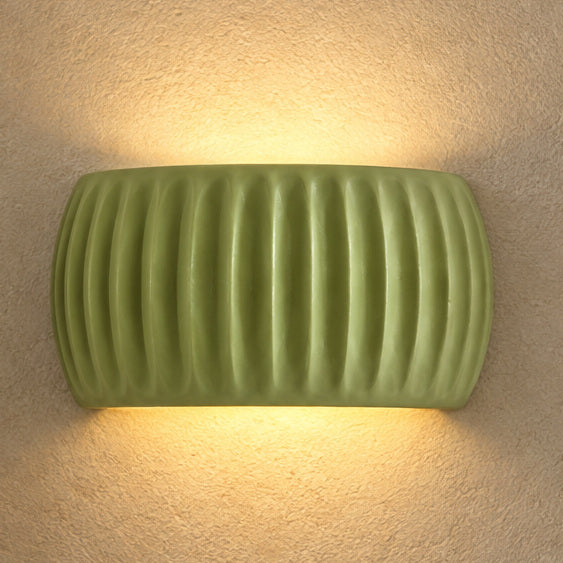 Vägglampa i resin med varmvit ton – Resina – grön / 220V / varmvitt (2700-3500 K) – produktfokuserad miljöbild