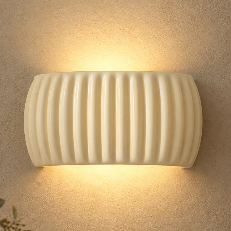Vägglampa i resin med varmvit ton – Resina – creme / 220V / varmvitt (2700-3500 K) – produktfokuserad miljöbild