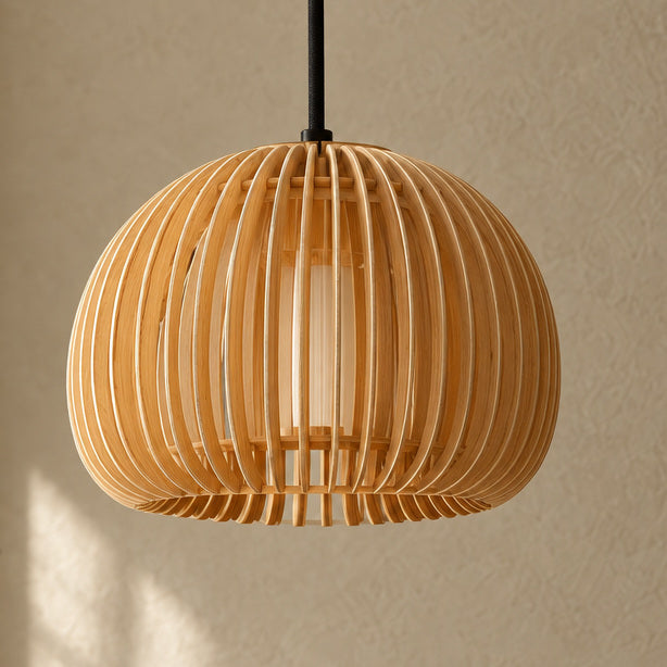 Pendellampa med bambu och flätning – Bambra – modell G / utan ljuskälla – produktfokuserad miljöbild