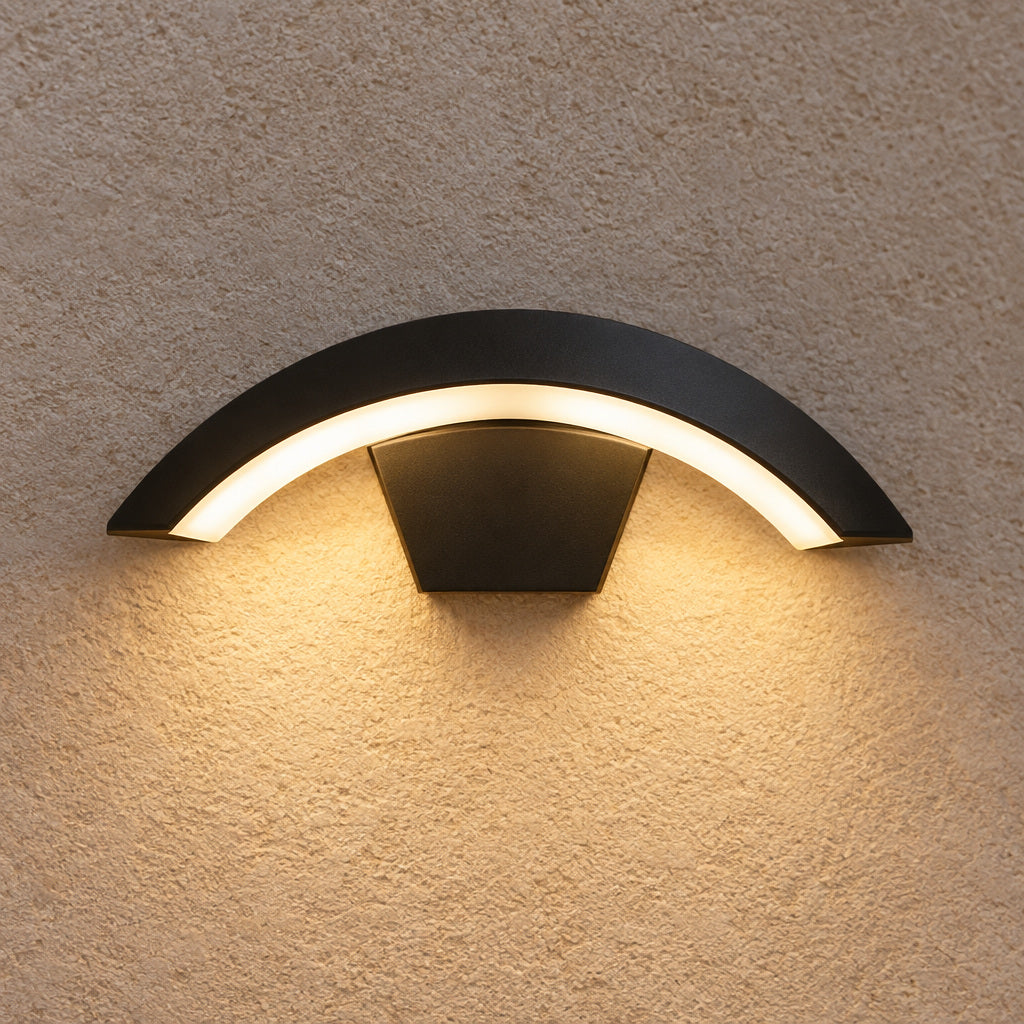 Smart vägglampa med färgat ljus – Kulöra – liten – produktfokuserad miljöbild