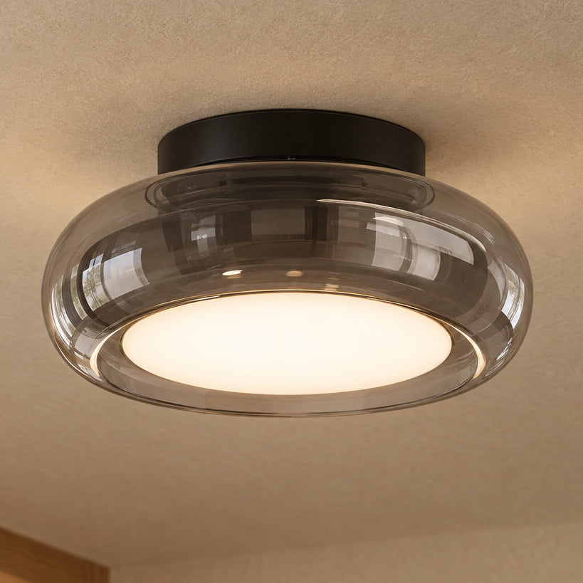 Lampa med bärnstens- eller grått glas – Ambra – grå / tre ljustoner – produktfokuserad miljöbild