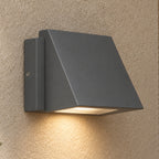 LED-vägglampa i aluminium – Lento – grå lamphus / varmvitt 3000 K / 5 W – produktfokuserad miljöbild