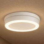 Liten taklampa med tre ljustoner – Tjugo – rund-20 cm-vit / tre ljustoner – produktfokuserad miljöbild