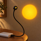 USB-lampa med solnedgångsljus – Afton – gul – produktfokuserad miljöbild