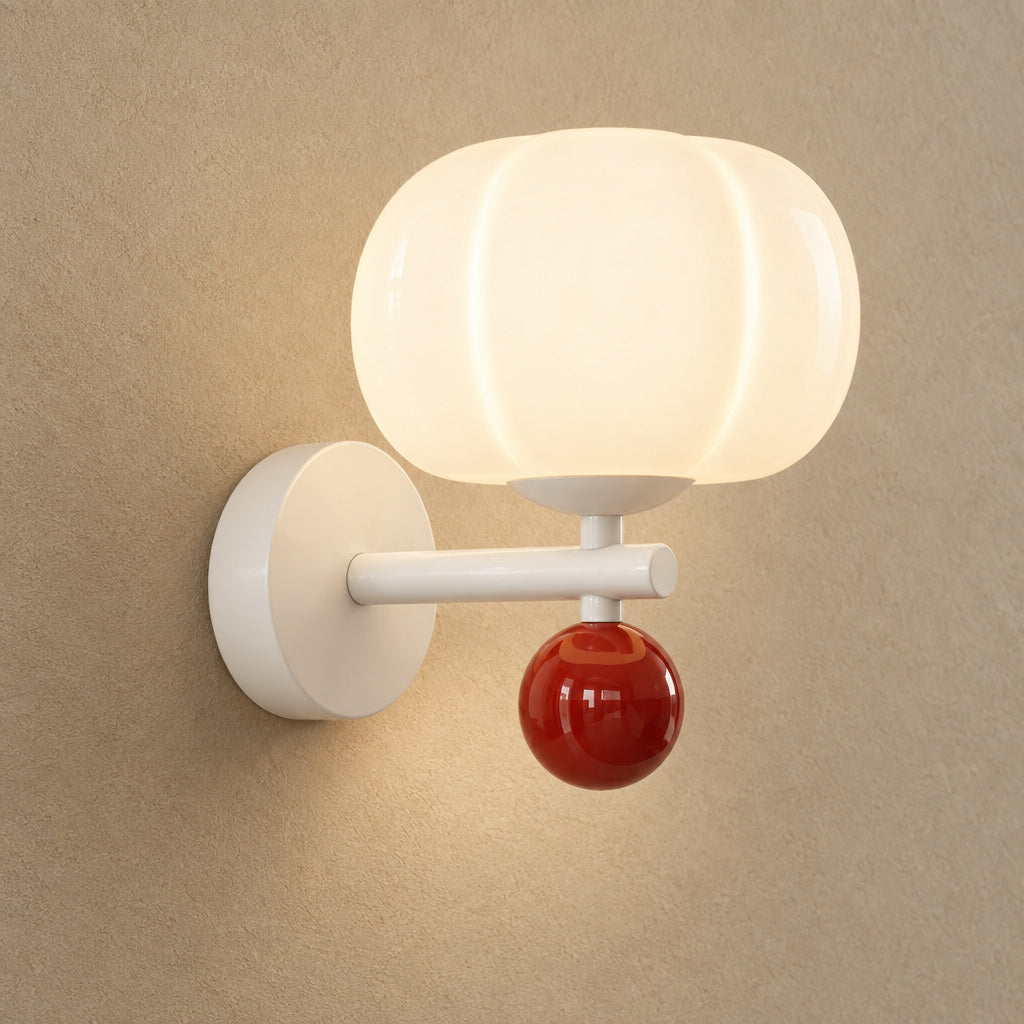 Vägglampa med rundad skärm – Pumpia – Wd362-röd / varmvitt (2700-3500 K) – produktfokuserad miljöbild
