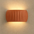 Vägglampa i resin med varmvit ton – Resina – brun orange / 220V / varmvitt (2700-3500 K) – produktfokuserad miljöbild