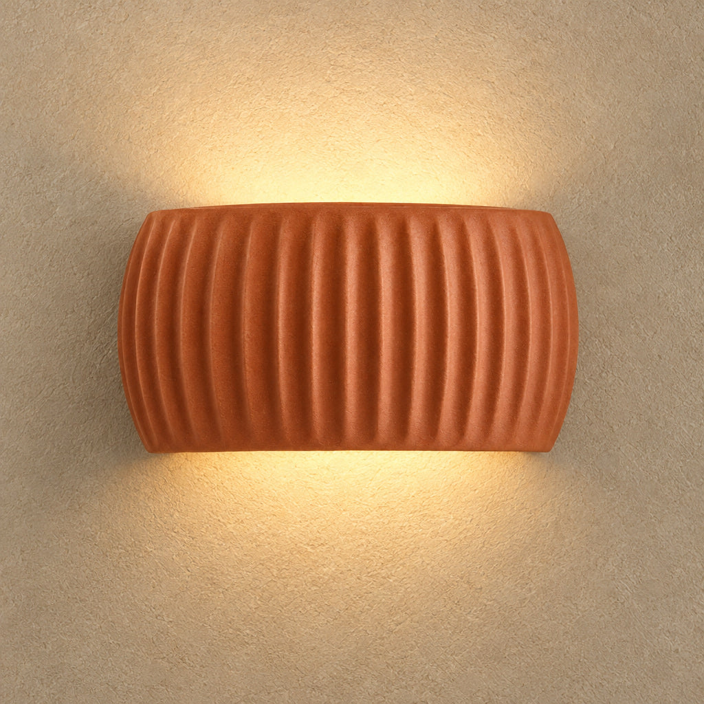 Vägglampa i resin med varmvit ton – Resina – brun orange / 220V / varmvitt (2700-3500 K) – produktfokuserad miljöbild