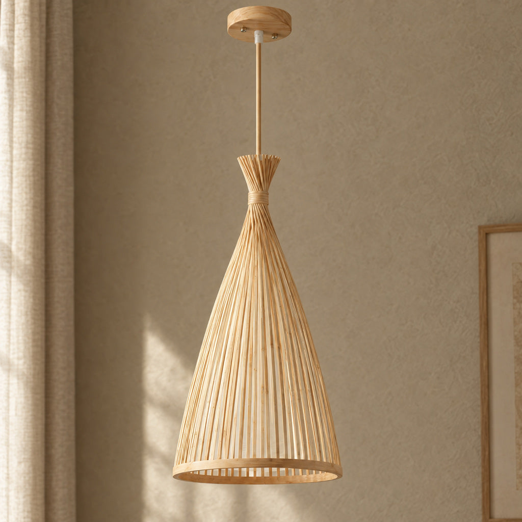 Pendellampa med bambu och flätning – Bambra – modell F / utan ljuskälla – produktfokuserad miljöbild