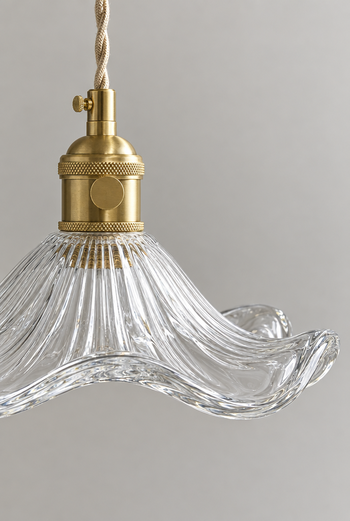 Takpendel med vågig glasskärm