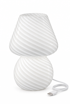 Liten glasbordslampa med spiralstruktur – vit bakgrund