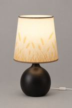 Bordslampa med tygskärm och svart fot