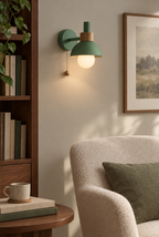 Vägglampa med trädetalj och dragströmbrytare