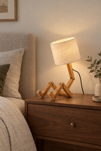 Bordslampa med ledad träfot