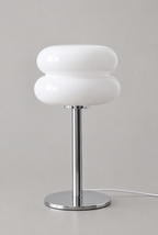 Bordslampa med färgad glasskärm och kromfot