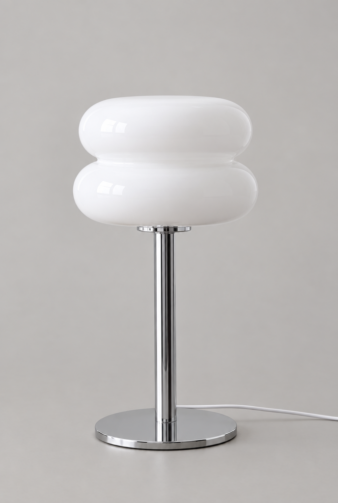 Bordslampa med färgad glasskärm och kromfot