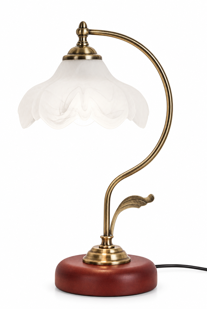 Bordslampa med blomformad glaskärm och träfot – vit bakgrund