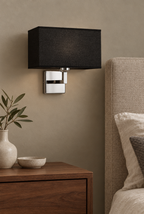 Vägglampa med rektangulär textilskärm