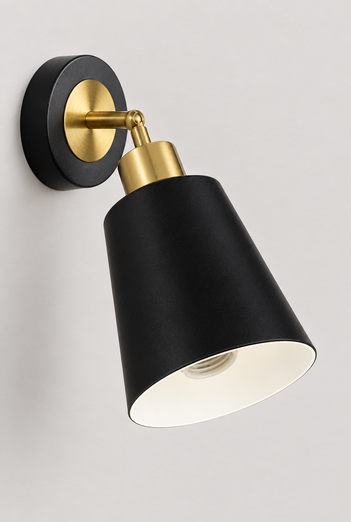 Riktbar vägglampa med konformad metallskärm