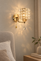 Vägglampa med kristallskärm