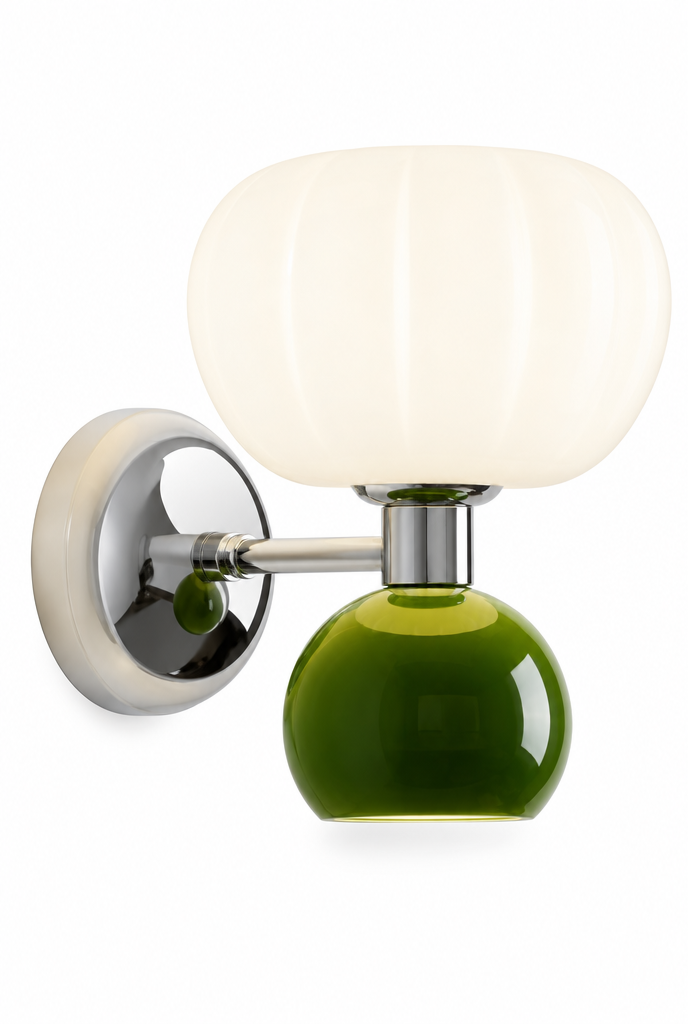 Vägglampa med veckad skärm och färgad detalj – vit bakgrund